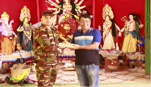 কাপ্তাই সেনা জোনের উদ্যোগে দুর্গোৎসব ও কবরস্থান সংস্কারে সহায়তা প্রদান