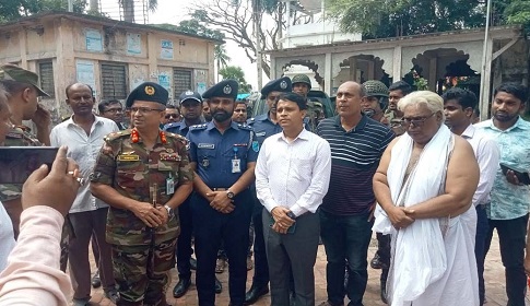 গোপালগঞ্জের বিভিন্ন পূজা মন্ডপ পরিদর্শন করলেন বিগ্রেডিয়ার জেনারেল মাজহার আল কবির খোকন
