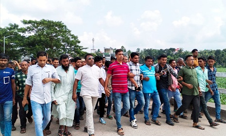 লোহাগড়ায় সনাতন ধর্মাবলম্বীদের শুভেচ্ছা জানিয়ে যুবদলের সম্প্রীতি সমাবেশ ও মিছিল