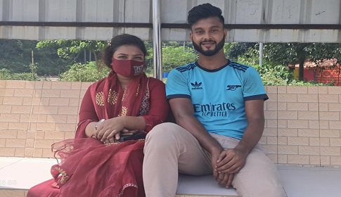 বিয়ের দাবিতে ৩ দিন ধরে প্রেমিকের বাড়িতে প্রেমিকার অবস্থান