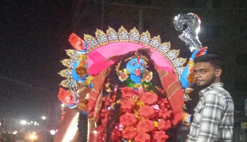 ফরিদপুরে প্রতিমা বিসর্জনের মধ্যে দিয়ে শেষ হলো শ্যামা পূজা