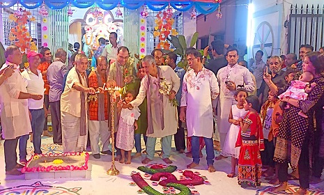 ধামরাইয়ে বাবা লোকনাথ মন্দিরে মনোবাসনা পূর্ণ করতে বাৎসরিক প্রদীপ প্রজ্জ্বলন