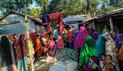 পুকুরের কিনারায় ডিম কুড়াতে গিয়ে শিশুর মৃত্যু