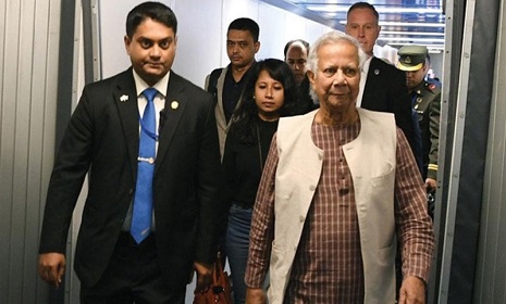 দেশে ফিরলেন প্রধান উপদেষ্টা