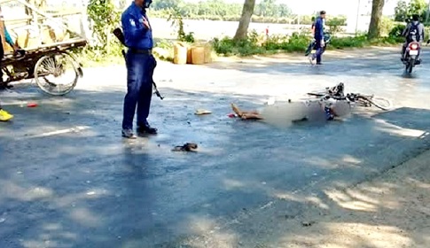 ঈশ্বরদীতে ট্রাকের ধাক্কায় ভ্যান চালকের মৃত্যু