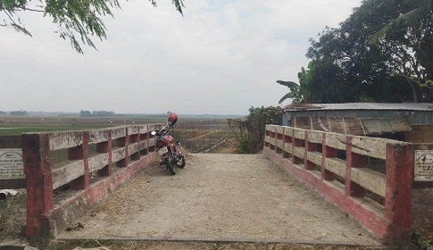 সংযোগ সড়ক নেই, কাজে আসছে না ৮ সেতু