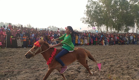 পঞ্চগড়ে শিশুদের আয়োজনে ঘোড়দৌড় প্রতিযোগিতা