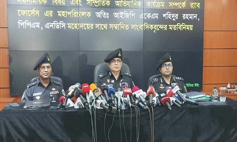 ৫ আগস্টের পর চাঁদাবাজি-ছিনতাইয়ে র্যাবের ১৬ সদস্য আটক