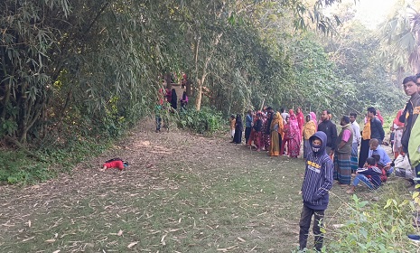 সালথায় রাস্তার খাদ থেকে অজ্ঞাত নারীর মরদেহ উদ্ধার