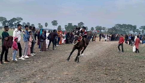 মাগুরায় ঘোড়দৌড় প্রতিযোগিতা ও গ্রামীণ মেলা