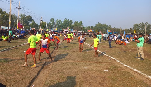 পঞ্চগড়ে লোকজ ক্রীড়া বিনোদনে হাজারো মানুষের ঢল