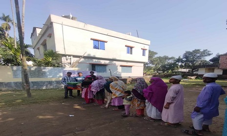 পঞ্চগড়ে সেবা সংস্থার শীতবস্ত্র বিতরণ