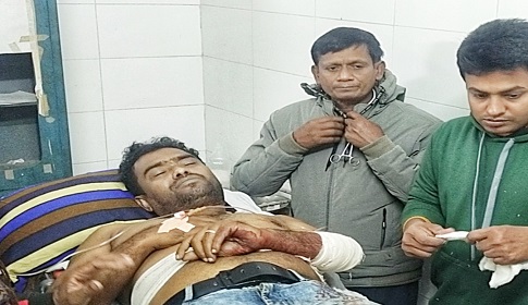 নড়াইলে সময় টিভির সাংবাদিক সজিবুর রহমানকে কুপিয়ে জখম