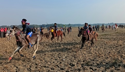 মহম্মদপুরে শতবর্ষী ঘোড়দৌড় প্রতিযোগিতা ও গ্রামীণ মেলা 