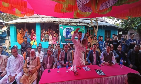 মহম্মদপুরে ক্ষতিগ্রস্ত পরিবারের মাঝে ঢেউটিন বিতরণ