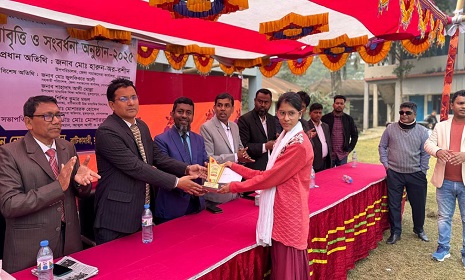 গোপালগঞ্জে মেধা বৃত্তি পেল ৬০ শিক্ষার্থী