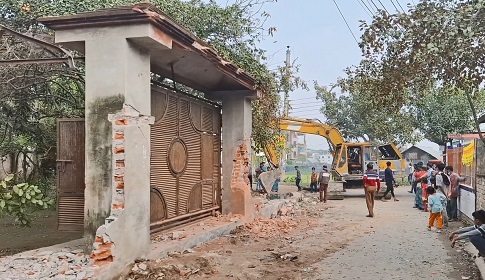 মাদারীপুরে পৌরসভার দখল খাল উদ্ধারে প্রশাসন