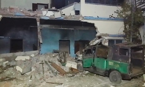 হাসানাত-আমুর বাড়ি ভাঙচুর