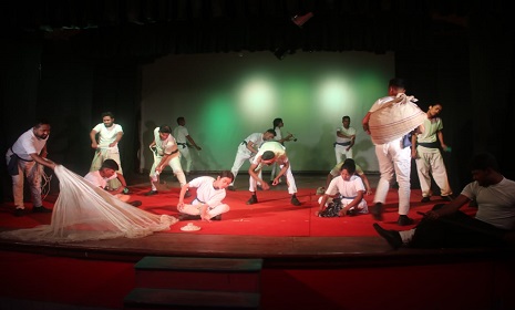 পঞ্চগড়ে ‘বেদিশা পিঁপড়া ও বহুপদী দৈত্য’ মঞ্চস্থ