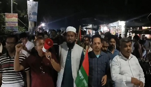 টুঙ্গিপাড়ায় আ.লীগের মশাল মিছিল, প্রতিবাদে বিএনপির বিক্ষোভ মিছিল