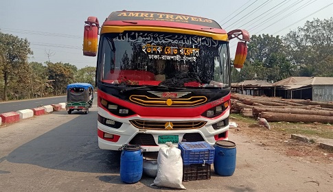 যাত্রীবাহি বাসে ডাকাতি ও ২ নারী যাত্রীকে ধর্ষণ, বাসসহ আটক ৩