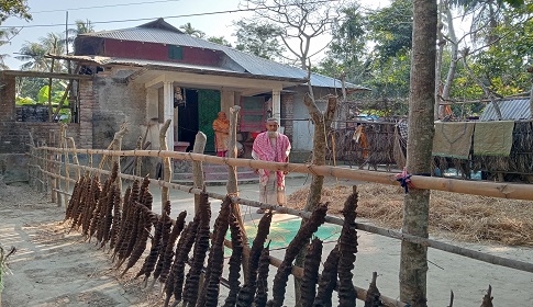 বাগেরহাটে একমাস ধরে অবরুদ্ধ একটি পরিবার