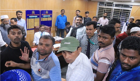বরিশাল শিক্ষা বোর্ডের চেয়ারম্যান অবরুদ্ধ