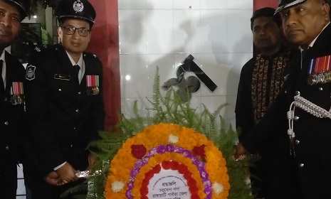 শহীদ মিনারে শ্রদ্ধা জানাতে কাপ্তাইয়ে সর্বস্তরের মানুষ