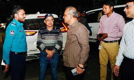 থানা পরিদর্শনে স্বরাষ্ট্র উপদেষ্টা, অবহেলায় এসআই-কনস্টেবল বরখাস্ত