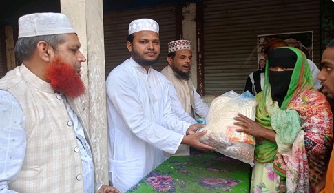 কাপাসিয়ায় জামায়াতের উদ্যোগে অসহায় পরিবারের মাঝে খাদ্য সামগ্রী বিতরণ