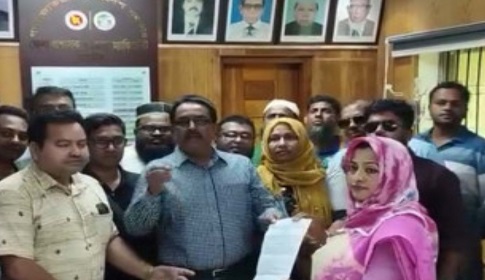 ইটভাটা বন্ধের প্রতিবাদে নড়াইলে বিক্ষোভ স্মারকলিপি পেশ
