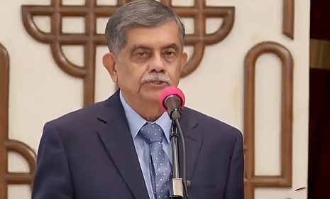 শপথ নিলেন নতুন উপদেষ্টা সি আর আবরার