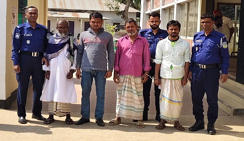 ফুলবাড়ীয়া থানা পুলিশের অভিযানে ৫ পরোয়ানাভুক্ত আসামি গ্রেপ্তার