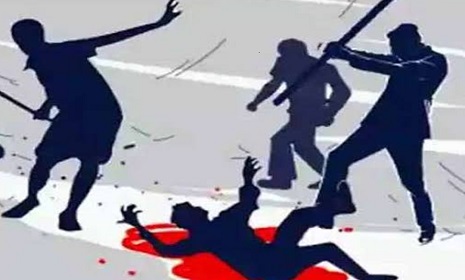 নড়াইলে অতর্কিত হামলায় বাবা-ছেলেকে কুপিয়ে জখম