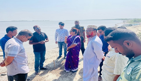 উপকূলীয় বাঁধের কাজ পরিদর্শনে ইউএনও, ঠিকাদার প্রতিষ্ঠানকে ২০ লক্ষ টাকা জরিমানা