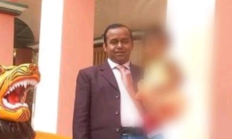 নড়াইলে কলেজ শিক্ষকের বিরুদ্ধে উৎকোচ গ্রহণ ও প্রতারণার অভিযোগ