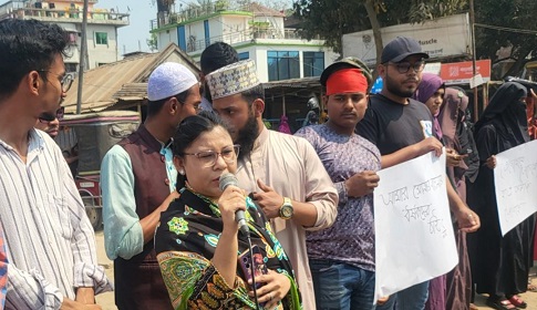 নড়াইলে ধর্ষকদের ফাঁসির দাবিতে সমাবেশ মানববন্ধন