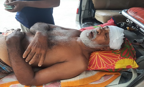 কালিগঞ্জে আওয়ামী লীগ নেতাকে কুপিয়ে হত্যার চেষ্টা, স্ত্রী ও সন্তানসহ তিনজনের অবস্থা আশঙ্কাজনক