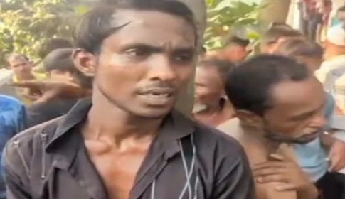 সোনারগাঁয়ে দুই ডাকাতকে গণপিটুনি দিয়ে পুলিশে সোপর্দ