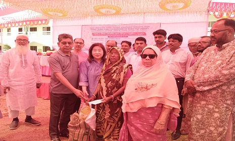 ফরিদপুরে ৬টি ইউনিয়নে বয়স্ক ও বিধবাদের ত্রৈমাসিক ভাতা বিতরণ