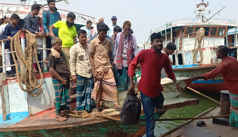 নির্বিঘ্নে ঈদযাত্রায় প্রস্তুত দৌলতদিয়া লঞ্চ ঘাট