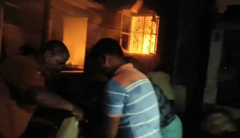 পশ্চিমবঙ্গে আতশবাজির কারখানায় বিস্ফোরণে ৪ শিশুসহ ৭ জনের মৃত্যু