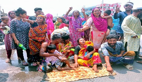 কালীগঞ্জে বেদে পল্লীতে যুবক হত্যার বিচার ও ওসির বদলির দাবিতে সড়ক অবরোধ