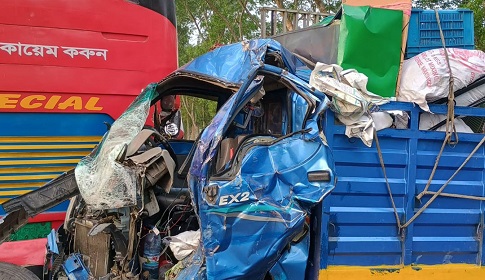গোপালগঞ্জে বাস-পিকআপ ভ্যানের সংঘর্ষে নিহত ১