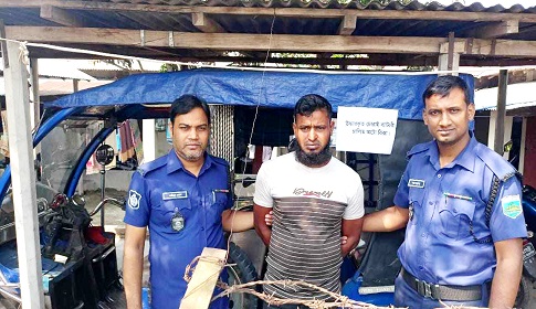 ঈশ্বরদীতে চোরাই আটো বোরাক গাড়ী উদ্ধার, মূলহোতা গ্রেফতার