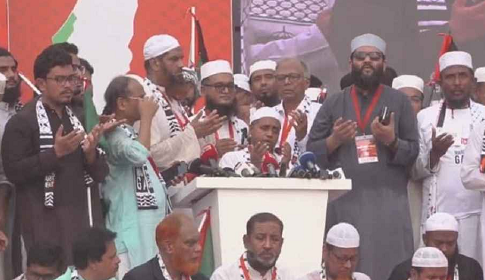 ফিলিস্তিনে শান্তি কামনায় মোনাজাত, কাঁদলেন লাখো মানুষ