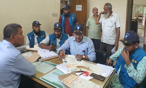 গোপালগঞ্জে সাব-রেজিস্ট্রি অফিসে অভিযানে দুর্নীতির সত্যতা পেয়েছে দুদক 