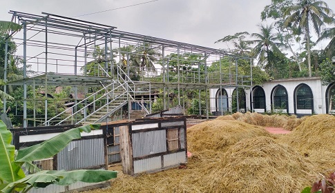 মাদরাসার জমি দখল করে জোরপূর্বক ঘর নির্মাণে থানায় অভিযোগ