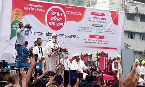 ‘শ্রমিকদের গায়ের ঘাম আতরের মতো লাগে’
