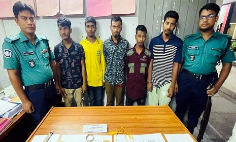 রাজধানীতে বাসার গ্রিল কেটে স্বর্ণালংকার চুরি, গ্রেফতার ৫